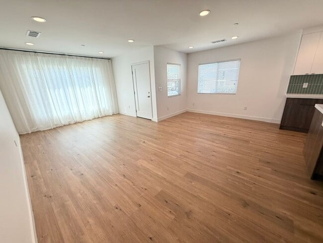 433 W Hammel St