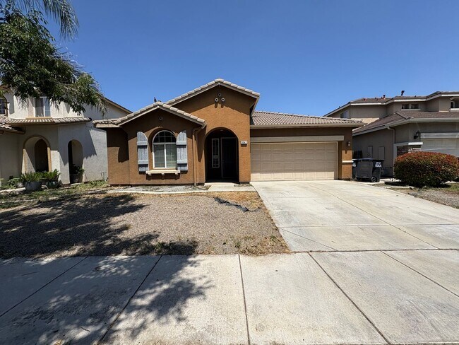 Spacious NW Visalia Home w/ Split Floor Plan! - Spacious NW Visalia Home w/ Split Floor Plan!