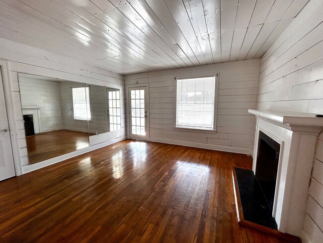 Photo - 1305 Lorrain St Unit C