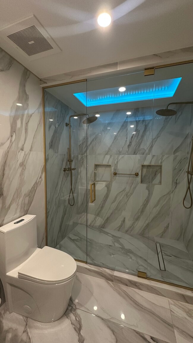 Photo - 139 NE 32nd St