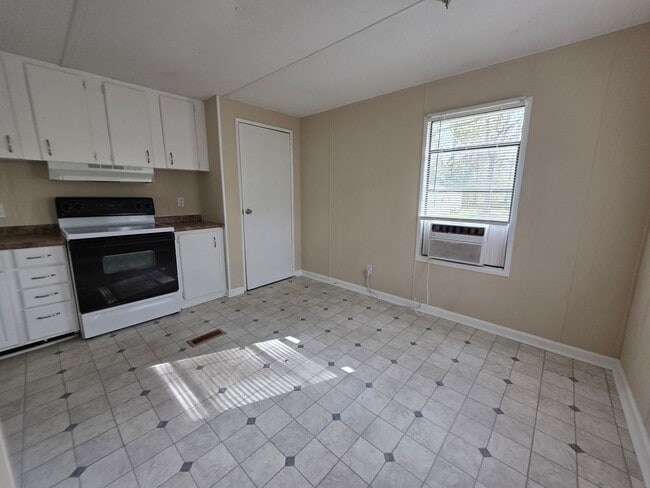 Photo - 1133 Pickett Rd