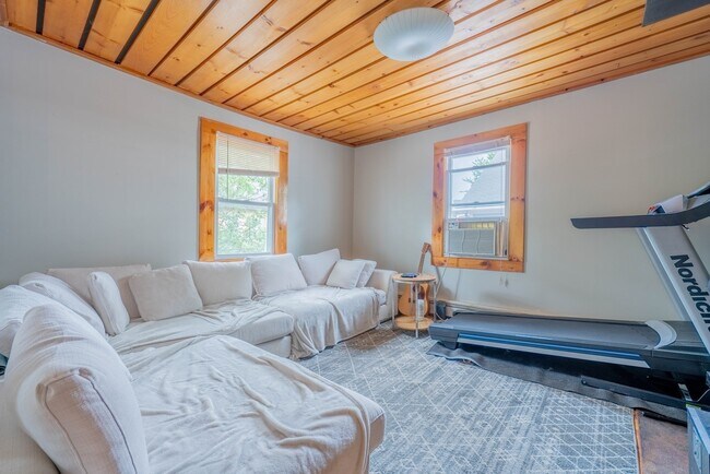 Photo - 404 Putnam Ave Unit 2