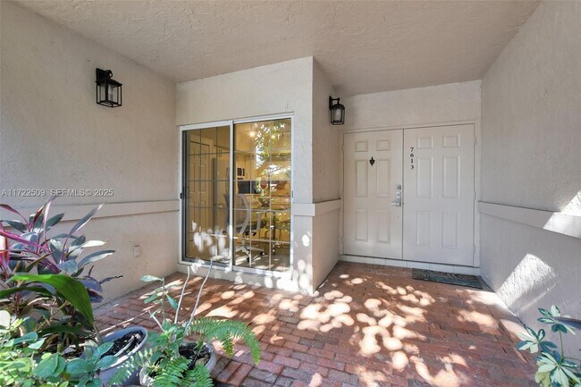 Building Photo - 7613 Cinebar Dr Unit 32-L