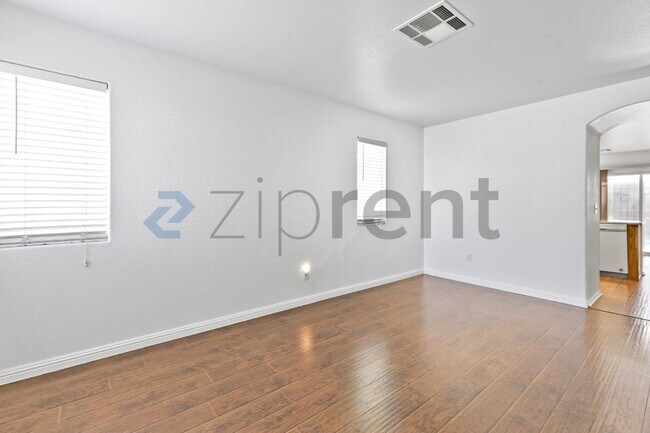 Photo - 2005 Rose Coral Ave