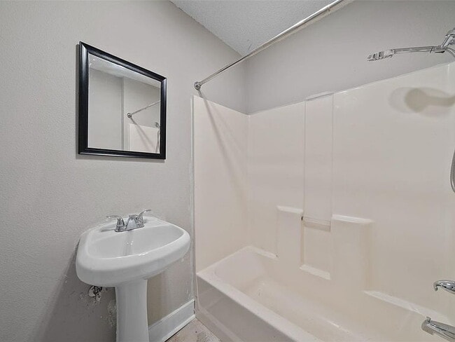 Photo - "Charming 3-Bed Oasis in Tampa with 2 Full Baths & 1650 Sq Ft of Comfort!"