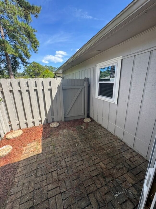 180 SE Villas Ct