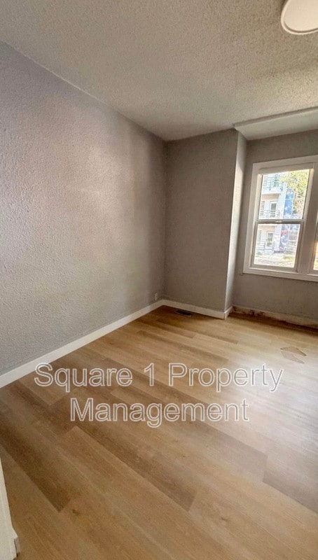Photo - 7805 107 Unit 2