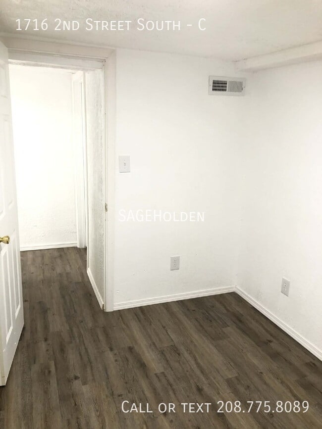 Building Photo - 1716 2nd St S Unit C