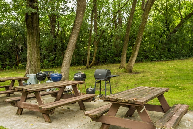 Photo - Oakridge Apartments