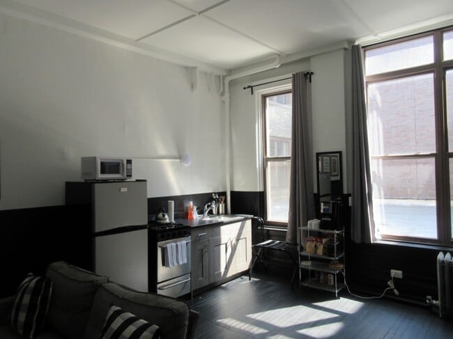 Building Photo - 245 W North Ave Rental