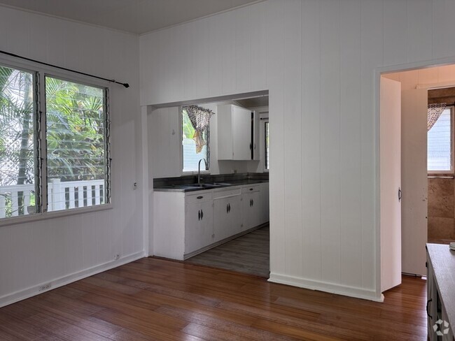 Building Photo - 2 Bed/1 Bath/1 Parking Rental