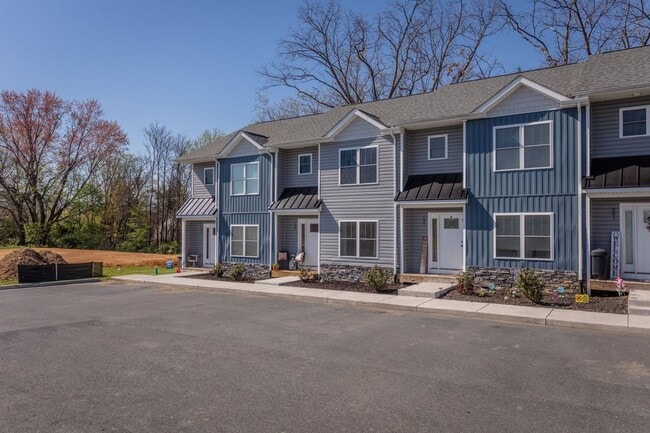 Photo - 3 Bedroom 2.5 Bathroom Townhome for Rent in Elkton!