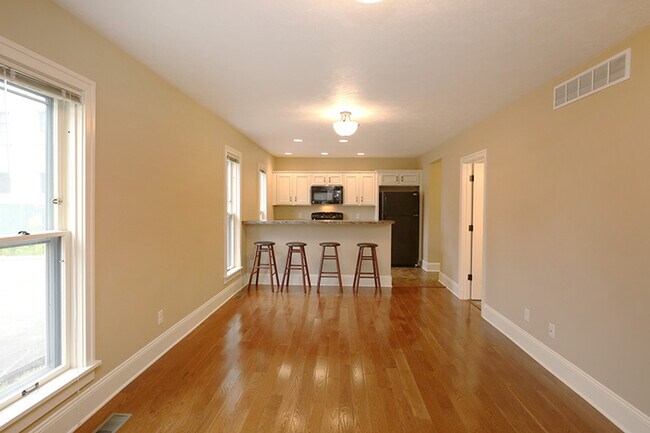 Photo - 843 Cherry St SE