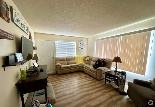 Building Photo - Elks Duplex (ED) Unit Elks Duplex B (EDB) Rental
