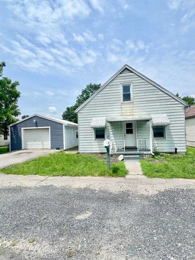 Photo - 3 Bedroom, 2 Bathroom Single Family Home i...