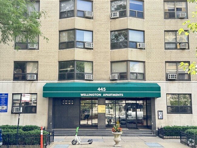 Building Photo - 448 W Wellington Ave Rental