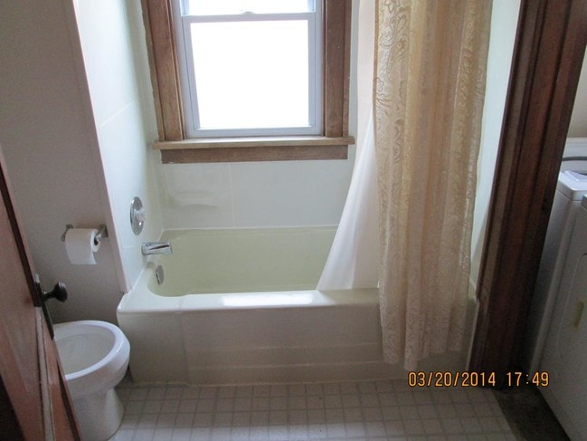 Bath - 1104 Elizabeth St Unit #1