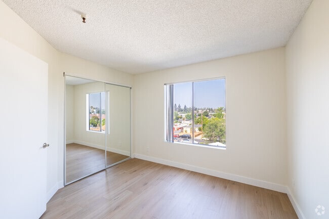 2BR, 2BA - 850SF - Bedroom