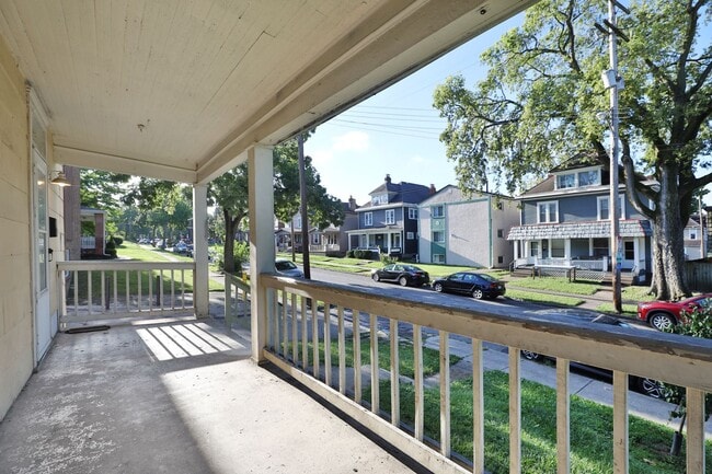 Ultimate 6-Bedroom House with Spacious Liv... - Ultimate 6-Bedroom House with Spacious Liv...