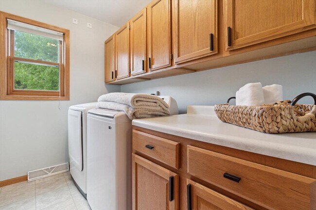 Photo - 178 Weybridge Dr
