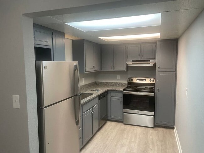 Building Photo - 1409 E Chicago St Unit 2