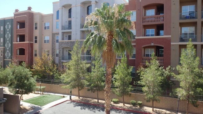 Photo - 2 Bedroom recently painted 2nd Floor Condo in Guard Gated Park Avenue! Unidad 209