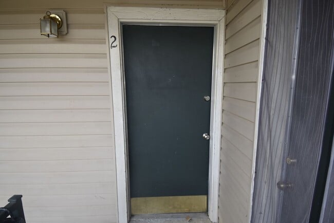 Building Photo - 6747 Quail Hollow Ct