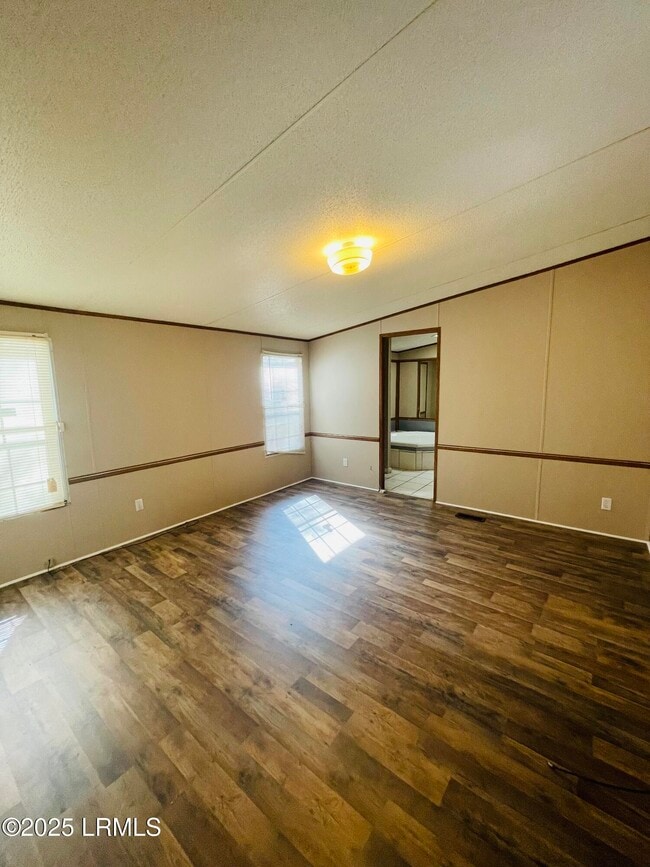 Photo - 153 Middlefield Cir