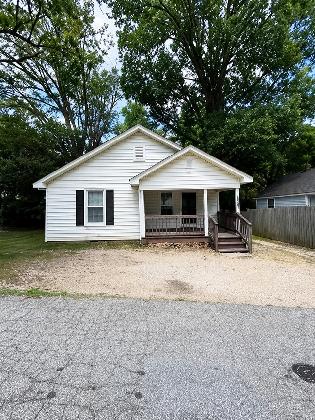 Building Photo - 801 Desoto Ave