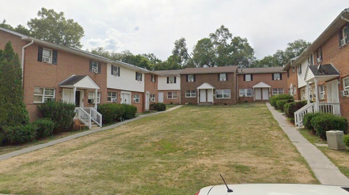 Photo - 1819 Henry Ave