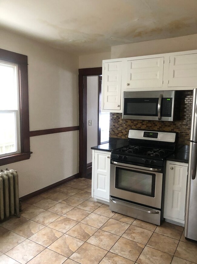 Photo - Beautiful 6br house with garage