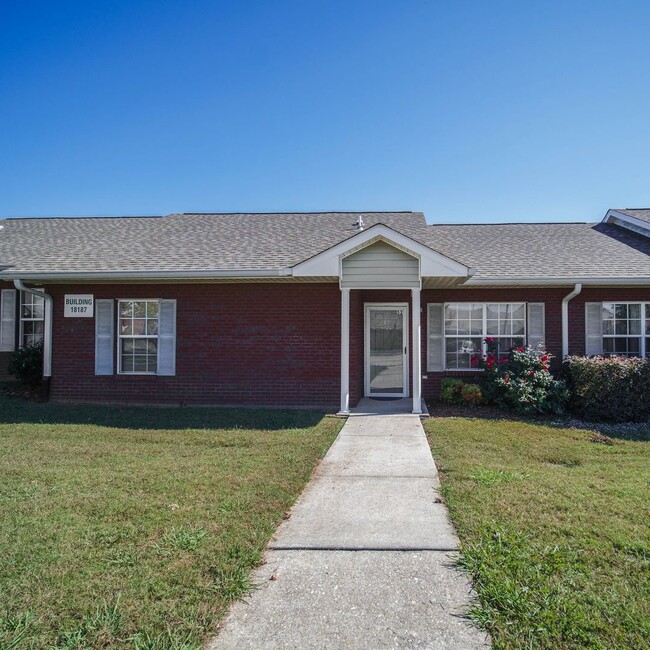 Building Photo - Single Level Villas****** Rent $924/month*... Rental
