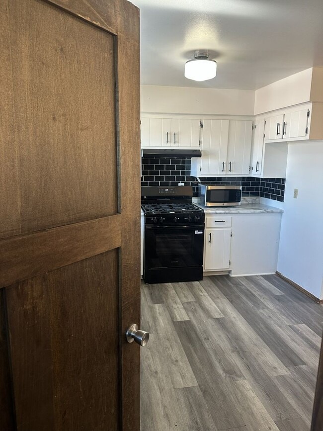 Building Photo - 4356-4358 S. Iowa Ave Unit 4358 S Iowa Ave