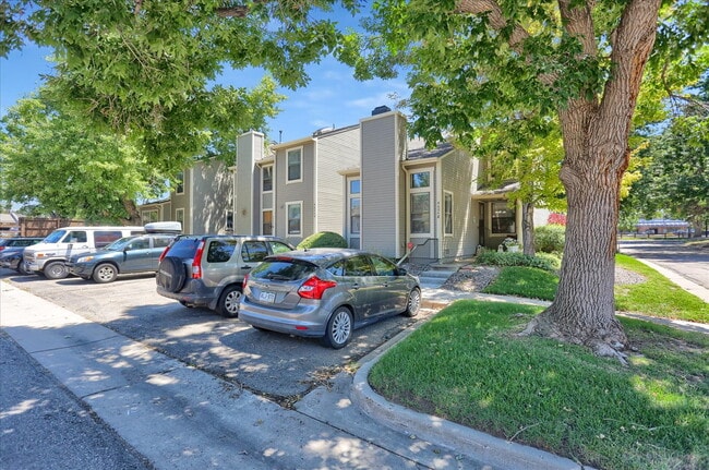 Building Photo - Cute 2 Bedroom 2.5 Bath Townhome in Cherry Creek Schools, 2 Reserved Parking Spots, Great Locatio... Unit -D