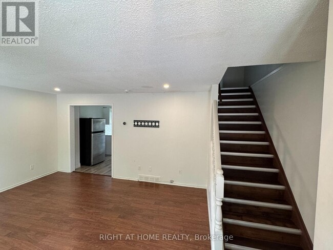 Photo - 168 Golfdale Crescent