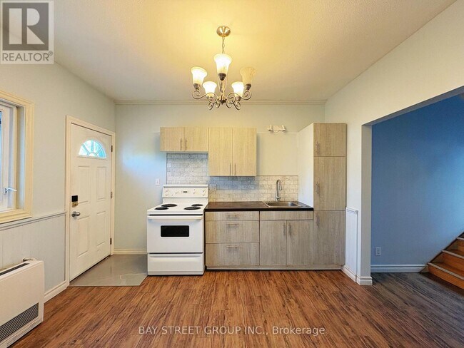 Photo - 70 Courtwright St