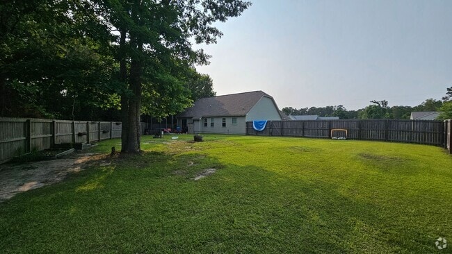 Building Photo - 3 BD 2 BA in Rockford Forest Rental