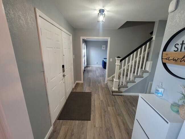 Photo - 1012 Meadowview Pl