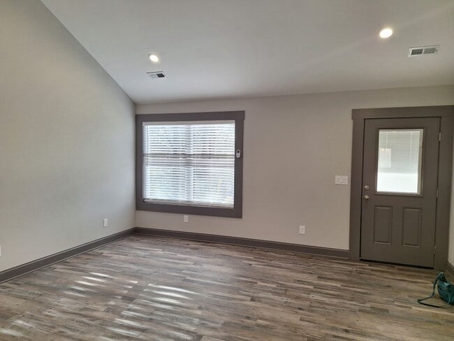 Photo - NEW DUPLEX Conveniently located to 40 West