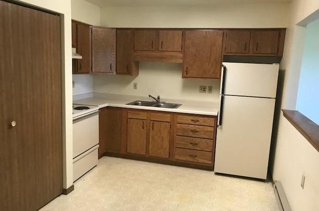 Building Photo - 302 Clyde St Unit # 1