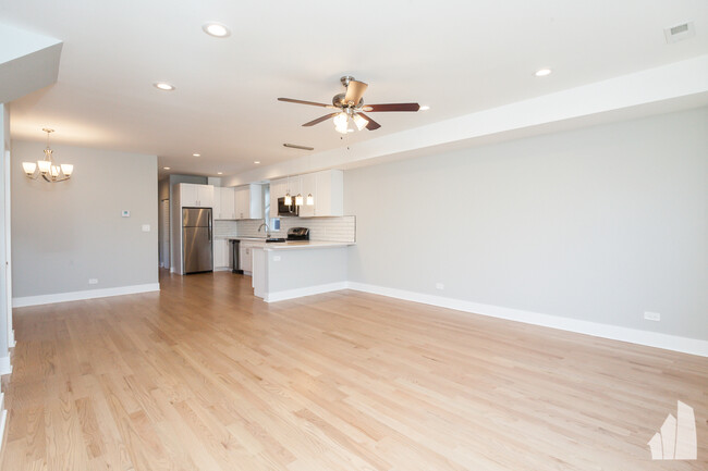 Photo - 2437 N Ashland Ave Apartments Unit 2F