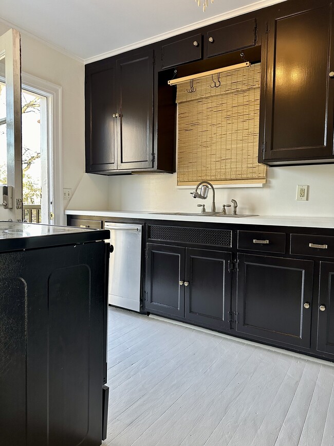 Photo - 1900 Lombardy Ave