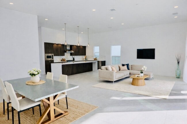 Building Photo - 3402 Ambassador Dr