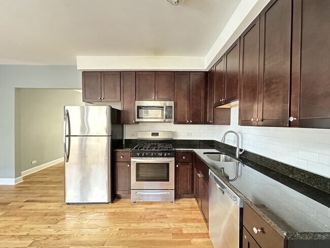 Photo - 1646 W Pratt Blvd Unit i2