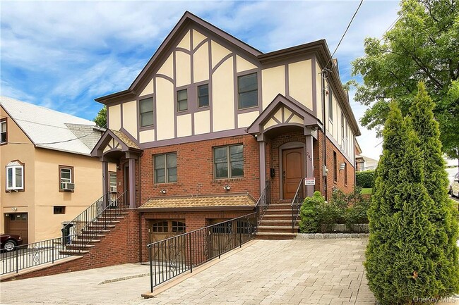 Building Photo - 240 Columbus Ave Unit Right Side