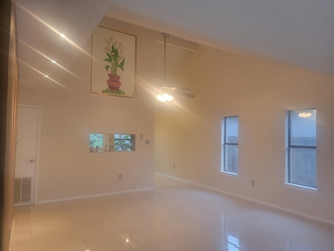 Photo - 702 Zebra Dr