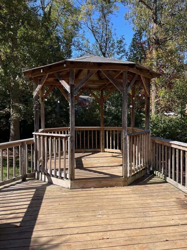 Photo - BEAUTIFUL 3 BED 2 BATH HOME WITH BASEMENT ...