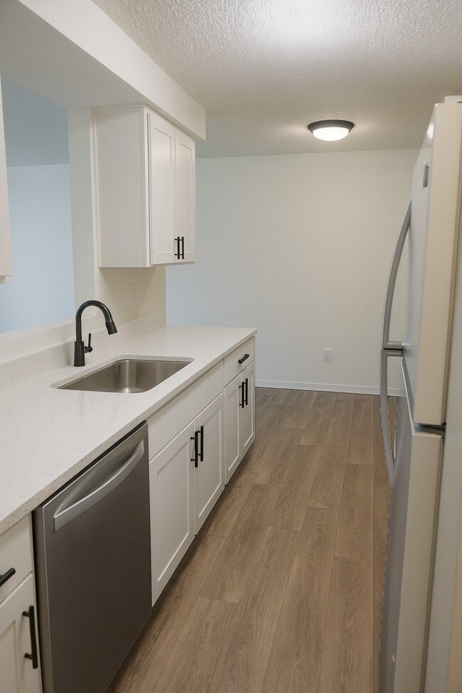 Kitchen & Dining Area - Heritage Woods Apartments