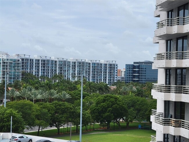 Photo - 3300 NE 191st St Unit 814