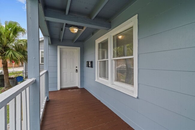 4020 Avenue O 1/2 Unit Down